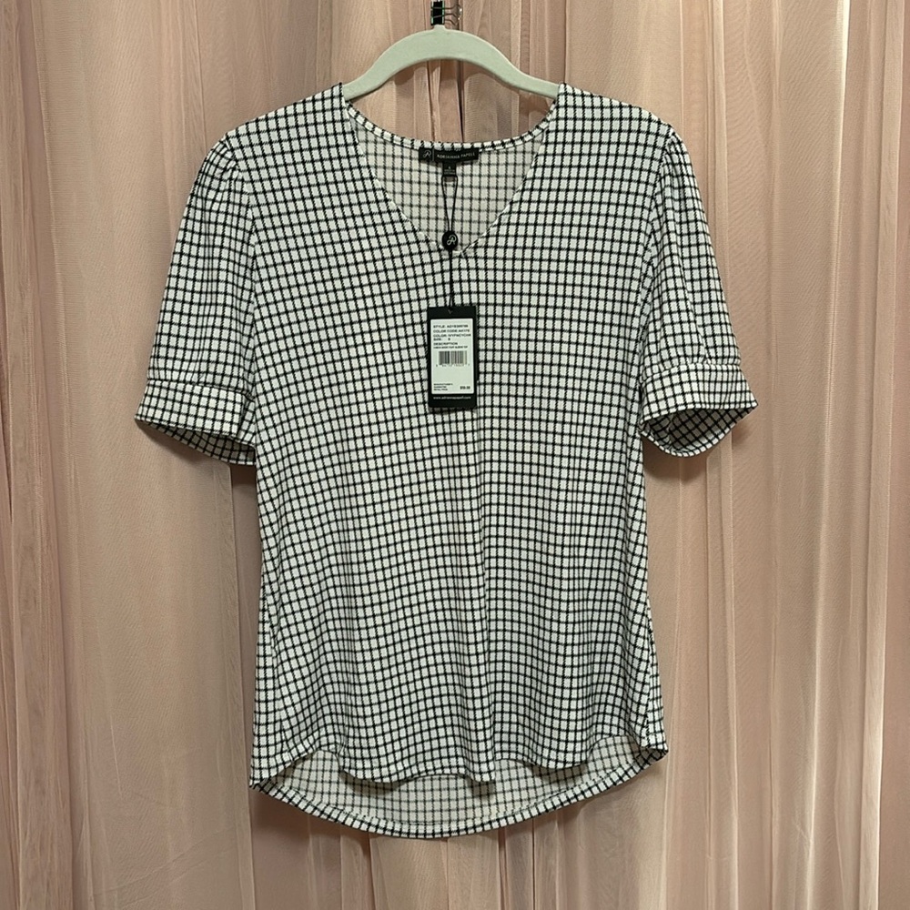 NWT Adrianna Papell black and white balloon sleeve knit top.